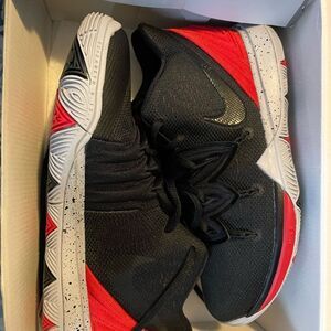 Rare NIB kyrie 5 (gs) sneakers GOAT 2018